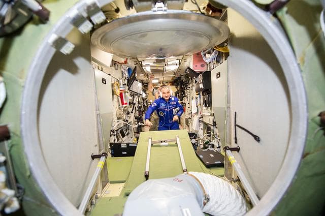 NASA image: 38S Hatch closure