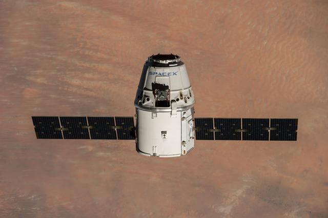 NASA image: Space X-4 Dragon commercial cargo approaches the ISS