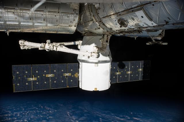 NASA image: Space X-4 Dragon docked to the ISS