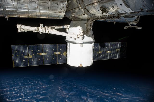 NASA image: Space X-4 Dragon docked to the ISS