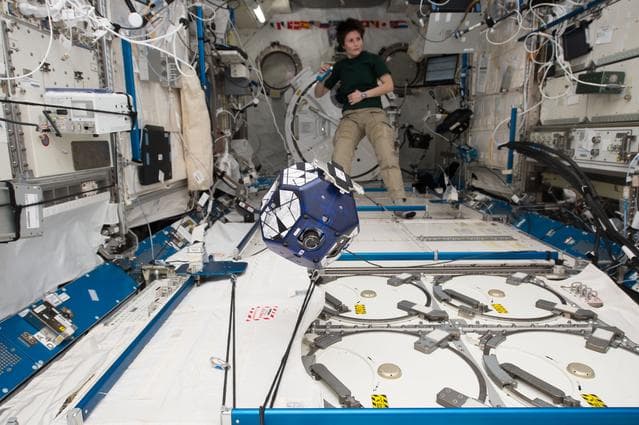 NASA image: SPHERES test run