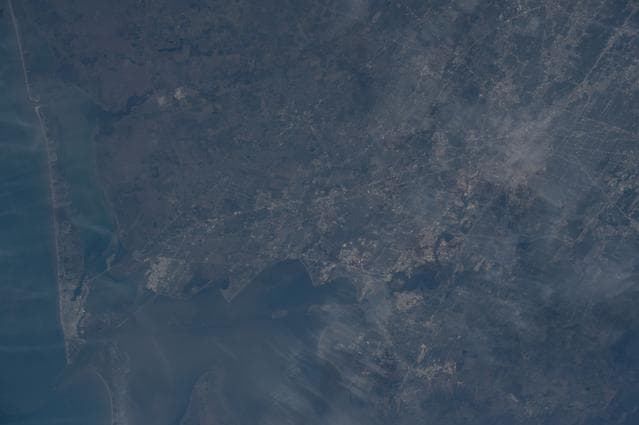NASA image: iss042e100643