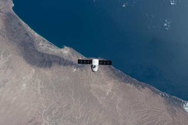 NASA image: iss042e121005