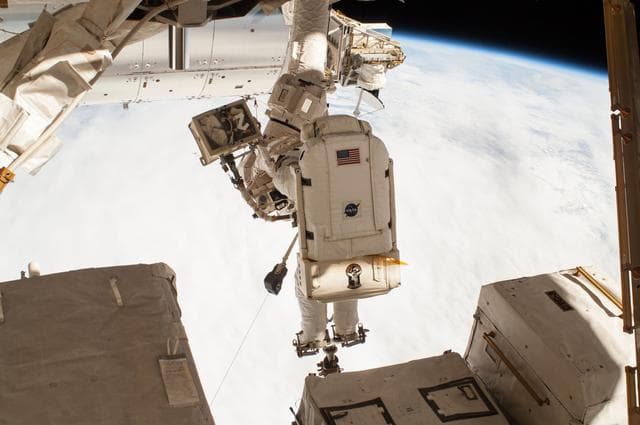 NASA image: iss042e288182