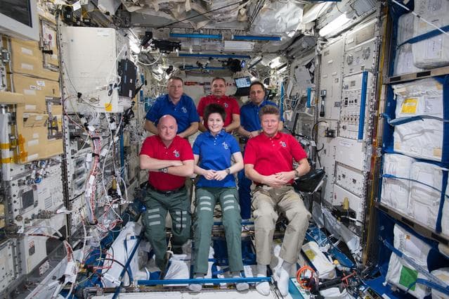 Expedition 43 crew in JEM 