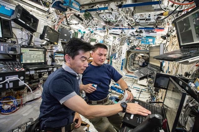 NASA image: Yui and Lindgren in U.S. lab with SSRMS controls