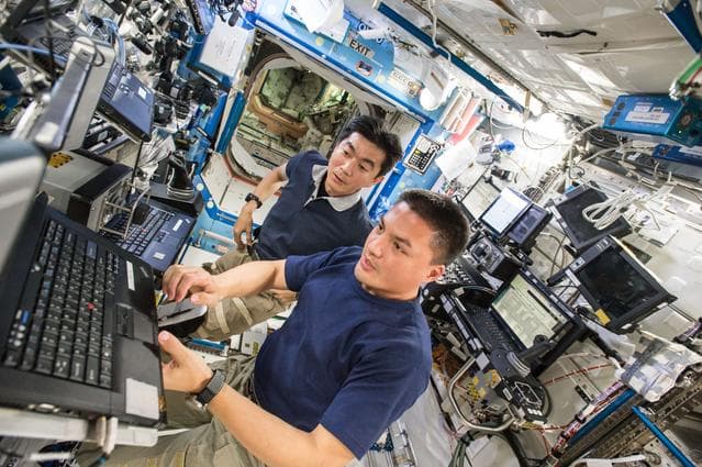 NASA image: Yui and Lindgren in U.S. lab with SSRMS controls