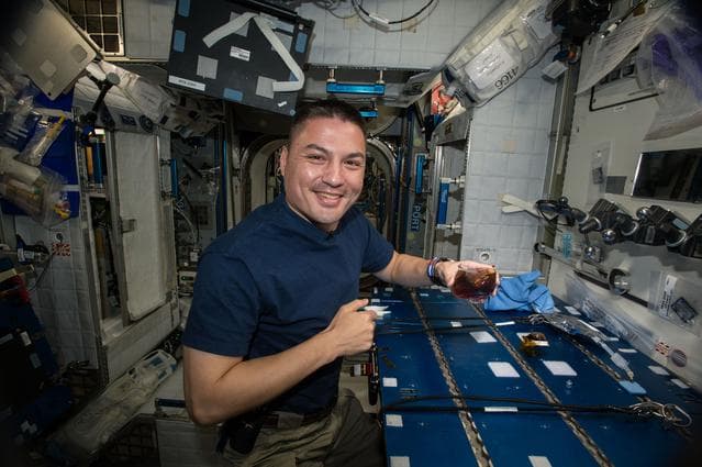 NASA image: Lindgren brews Coffee with Capillary Beverage Cup