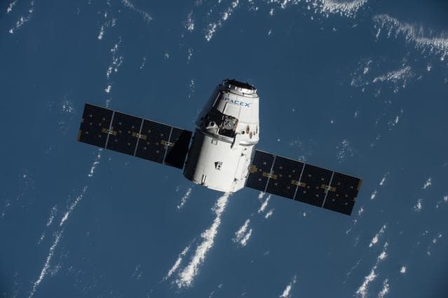 NASA image: Dragon CRS-9 Spacecraft on Approach to the ISS
