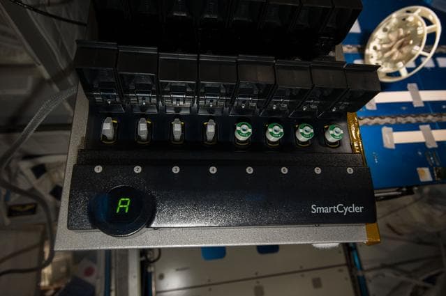 NASA image: Wet Lab RNA SmartCycler Session 3.