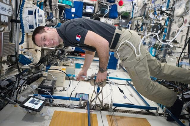NASA image: iss050e037304