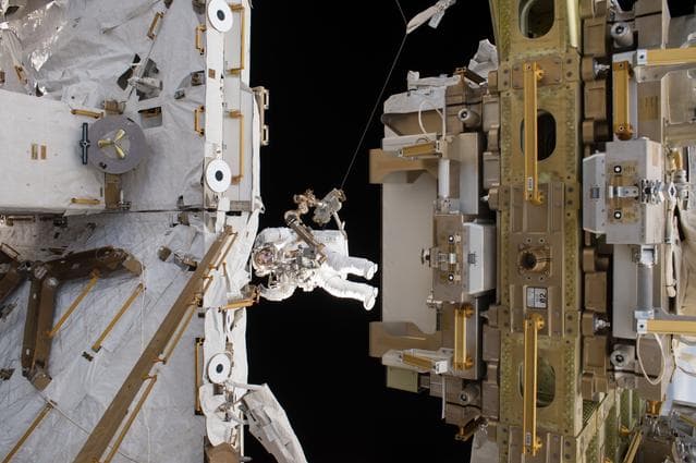 NASA image: iss050e059752