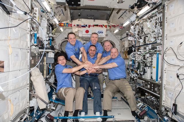 iss055e054533