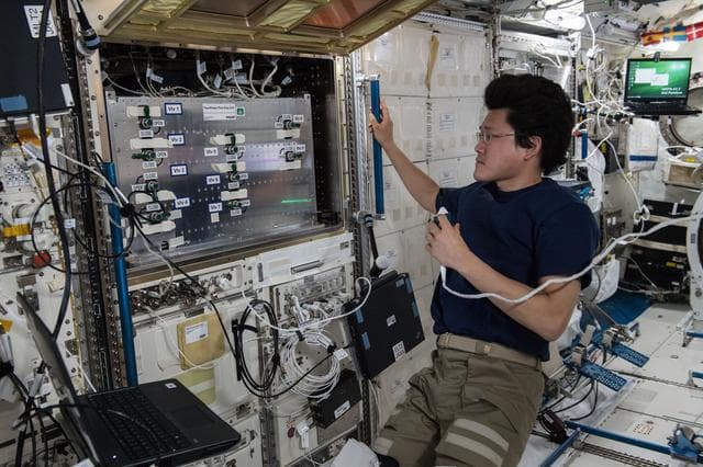 NASA image: MSPR TPF Experiment Equipment Deactivation