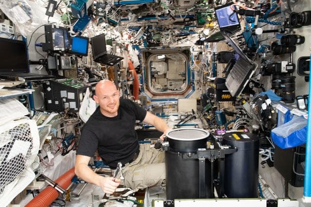 iss056e033076