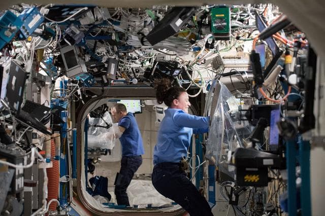 iss056e131403