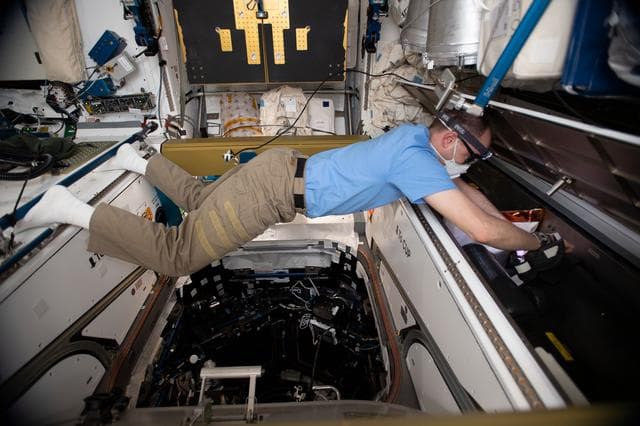 NASA image: IFM USOS MTL PPA Gas Trap plug installation