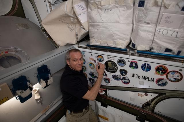 NASA image: iss059e087858