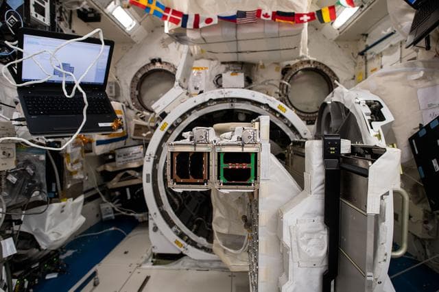 NASA image: iss059e102911