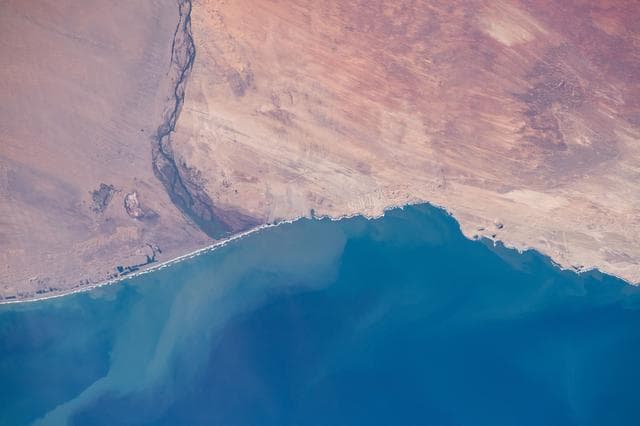 NASA image: iss060e006420