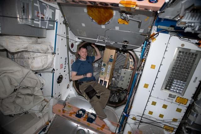 NASA image: iss060e021455