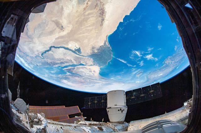 NASA image: iss060e035437