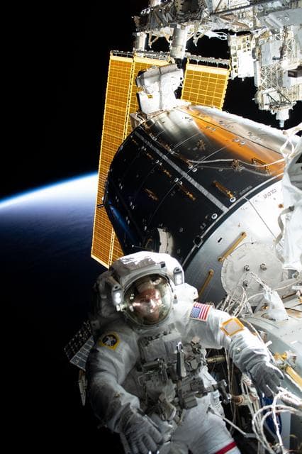 NASA image: iss060e043273