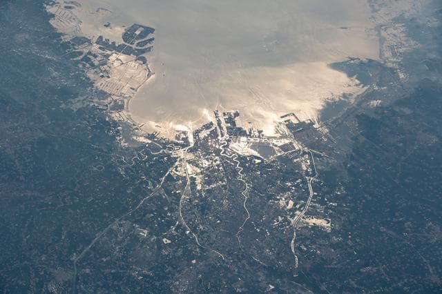NASA image: iss060e052554