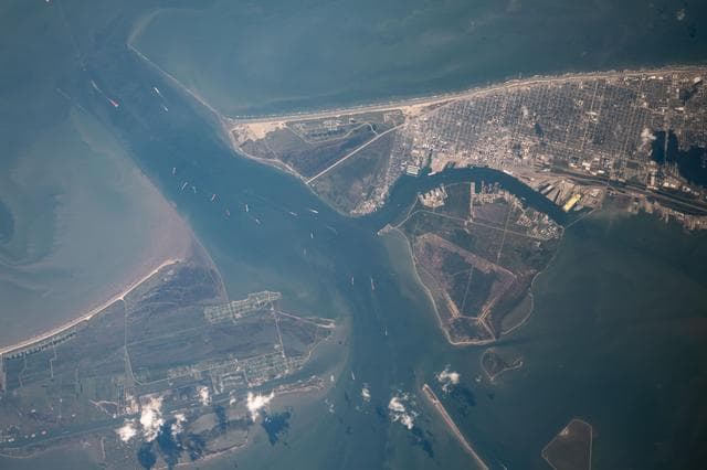 NASA image: iss060e054125