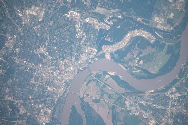 NASA image: iss060e055395