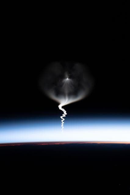 iss060e080405