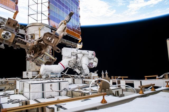 NASA image: iss061e005542