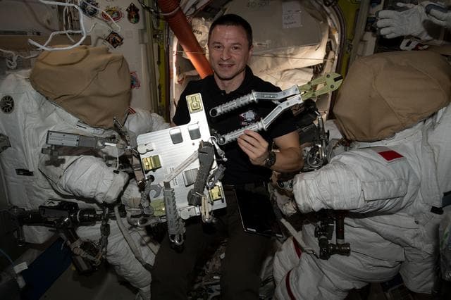 NASA image: iss061e034876