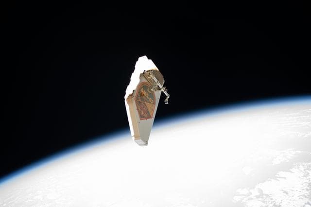 NASA image: iss061e045319