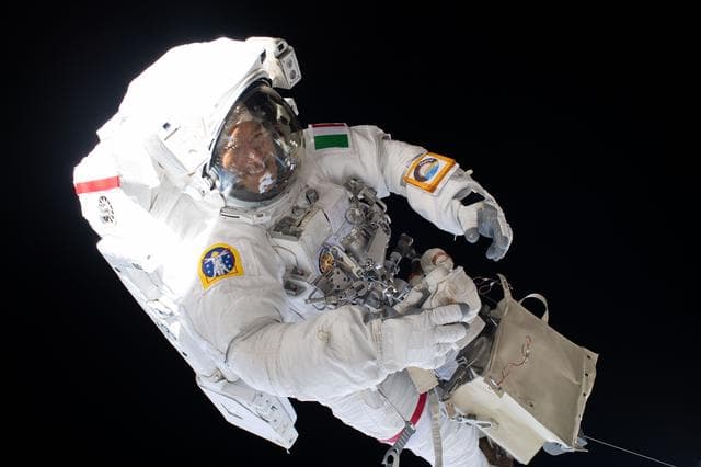 NASA image: iss061e045432