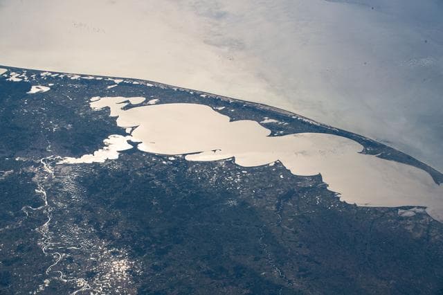 NASA image: iss061e048125