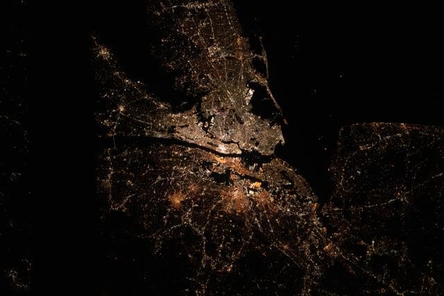 NASA image: iss061e100776
