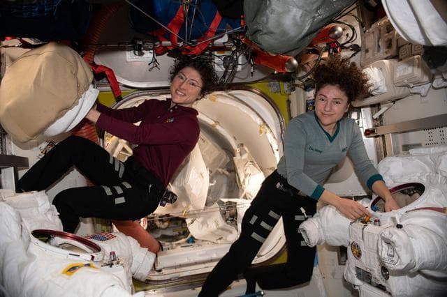 NASA image: iss061e121931