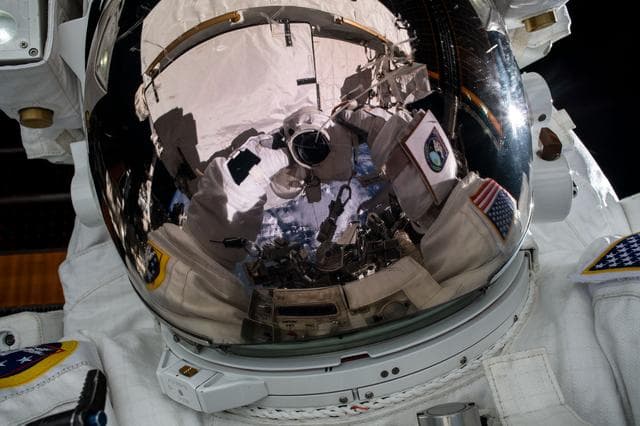 NASA image: iss061e130001