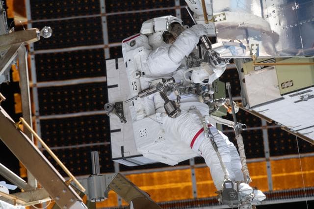 NASA image: iss061e136274