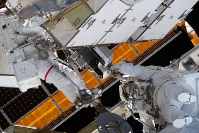 NASA image: iss061e136303