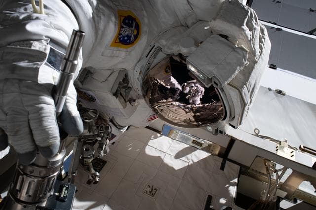 NASA image: iss061e136739