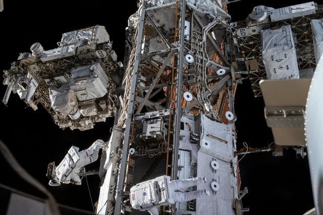 NASA image: iss061e142328