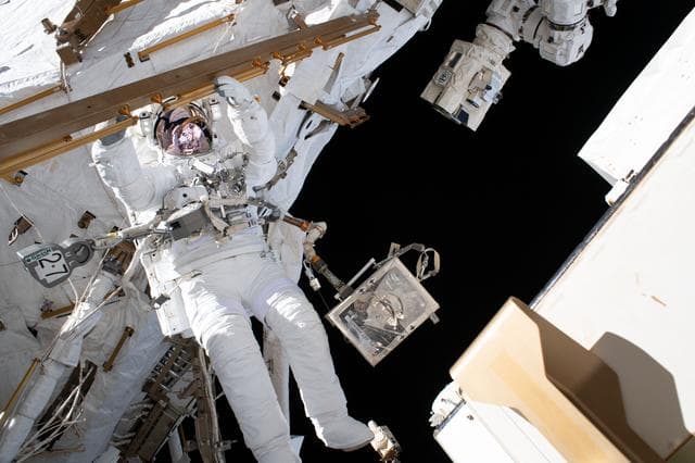 NASA image: iss061e143622
