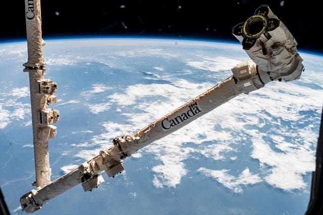 NASA image: Canadarm ready to grapple over Africa