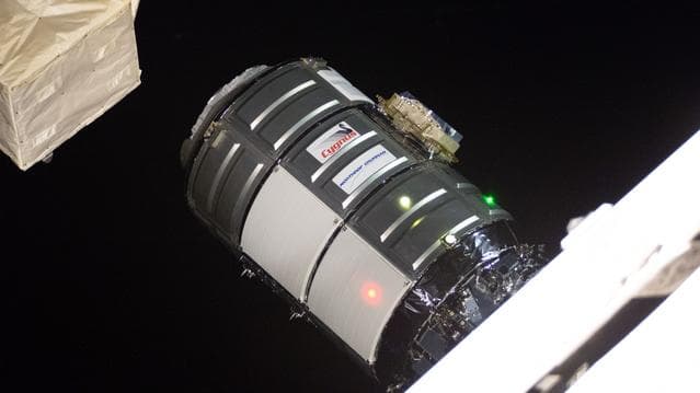 iss063e010584
