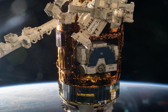 iss063e020483