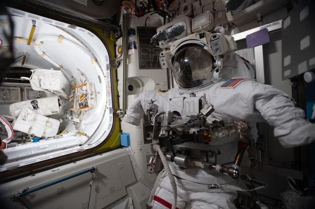 iss063e030831