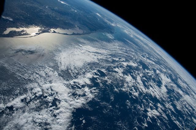 NASA image: iss063e040041