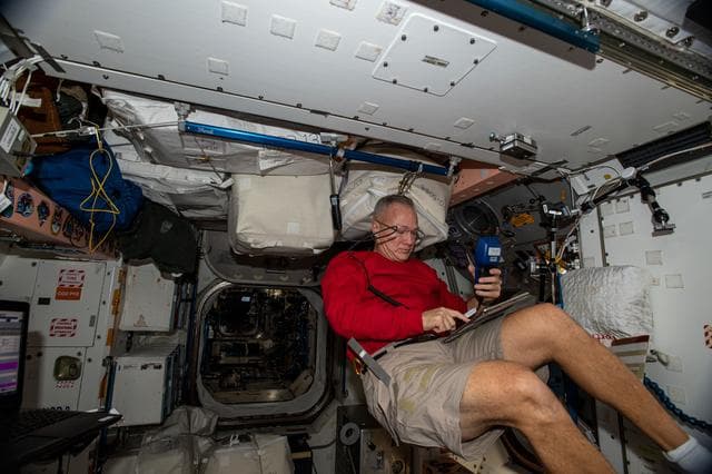 NASA image: iss063e040779